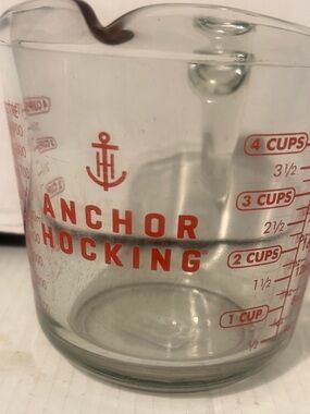 Anchor Hocking  4 Cup/1 Litre/1 Quart Glass Measuring Cup Bowl. Raised logo-EUC
